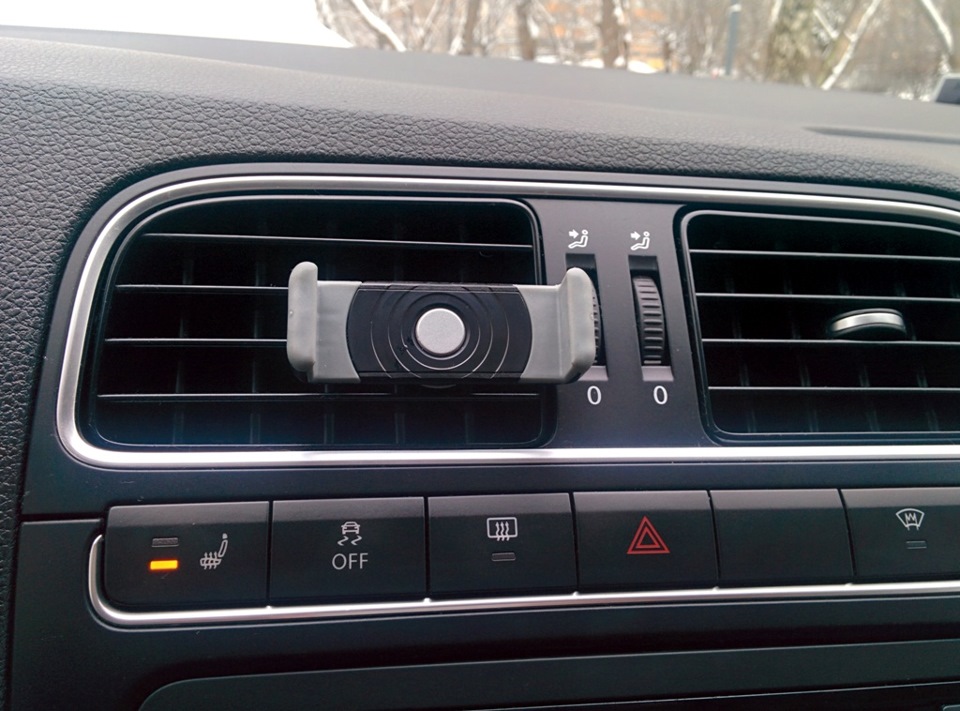 Держатель телефона поло. Держатель смартфона для фольксваген поло. Крепление для телефона поло фольксваген. Держатель для телефона в фольксваген поло. Держатель для телефона в фольксваген поло седан.