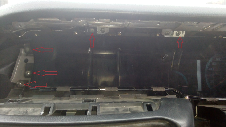 Разбор пластика щитка приборов — Nissan Gloria (11G), 3 л, 2001 года ...