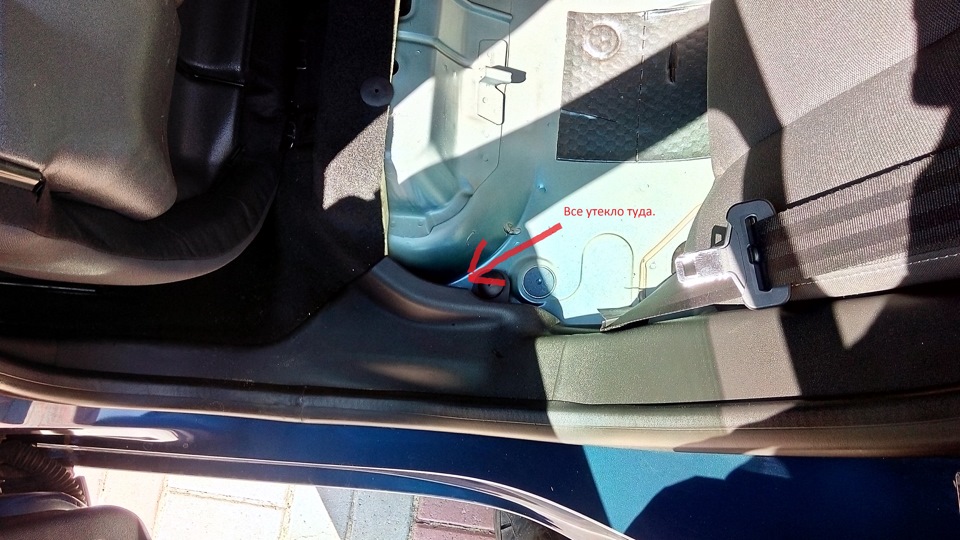 HELP Пролил в багажнике 5 литров воды — Renault Megane III, 2 л, 2011 ...