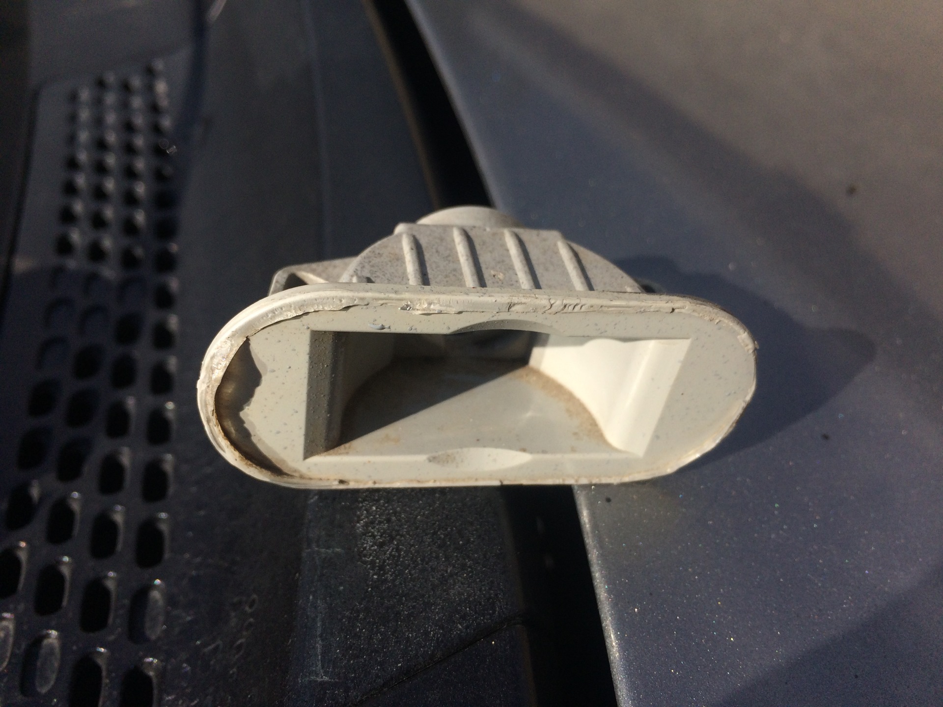 Замена повторителя поворота — Nissan Tiida (1G), 1,6 л, 2008 года ...