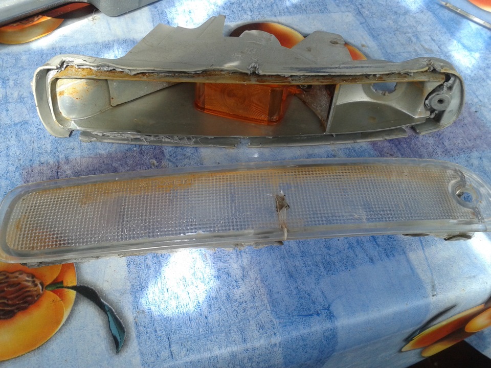 Как разобрать поворотник. Повторитель поворота хендай акцент тагаз. Как разобрать поворотник. Как разобрать поворотник. Повторитель поворотника ваз 2114.