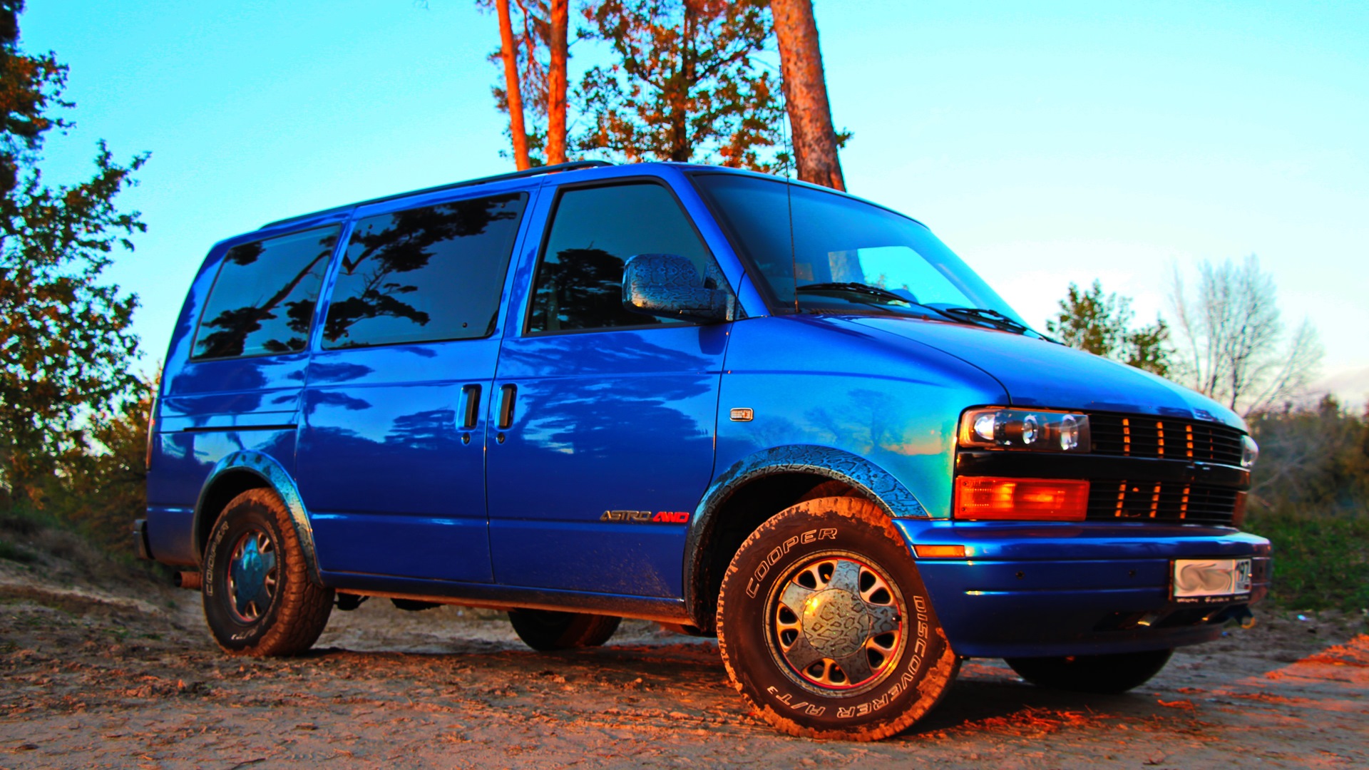 Расход минивэна. Chevrolet Astro 1995. Chevrolet Astro. Шевроле Астро 1 поколение. Chevrolet Astro service car.