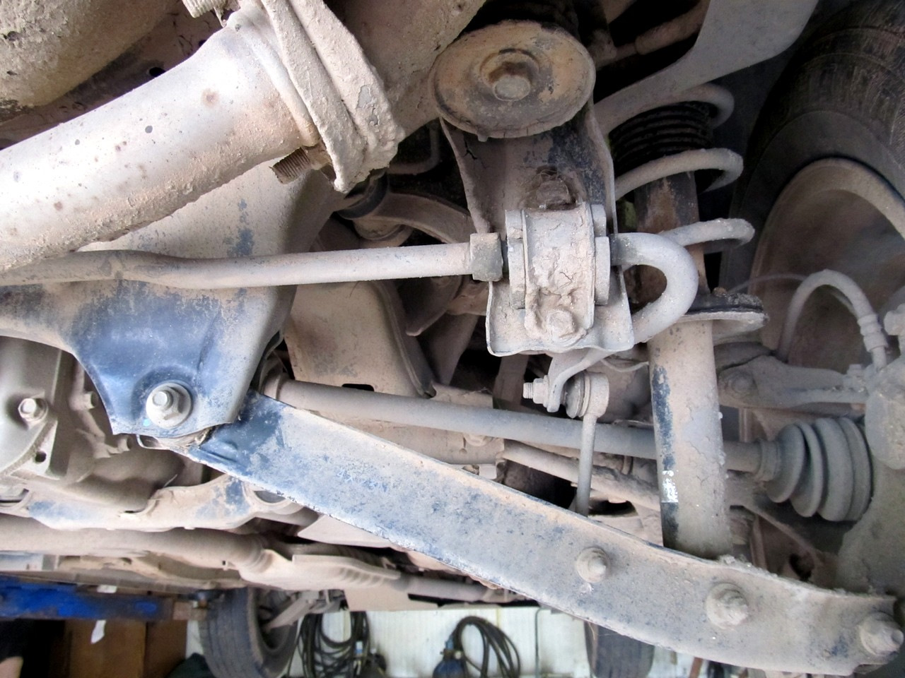 Крепление заднего подрамника субару форестер. Болт крепления подрамника е36. W210 крепление подрамника. Крепление задней балки мерседес 124. Крепление заднего подрамника.