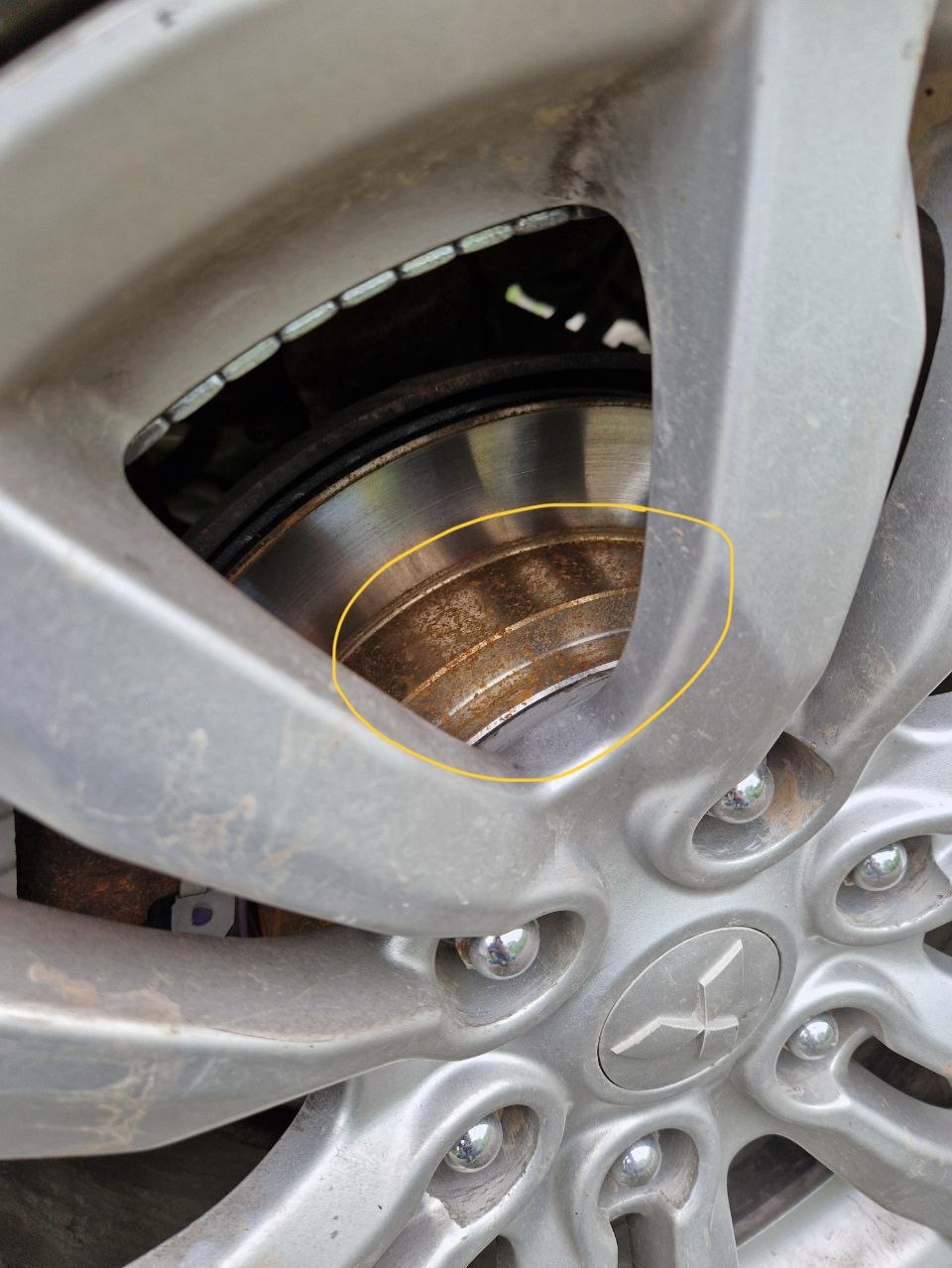 Ржа на тормозном диске — Mitsubishi Pajero (4G), 3 л, 2011 года ...