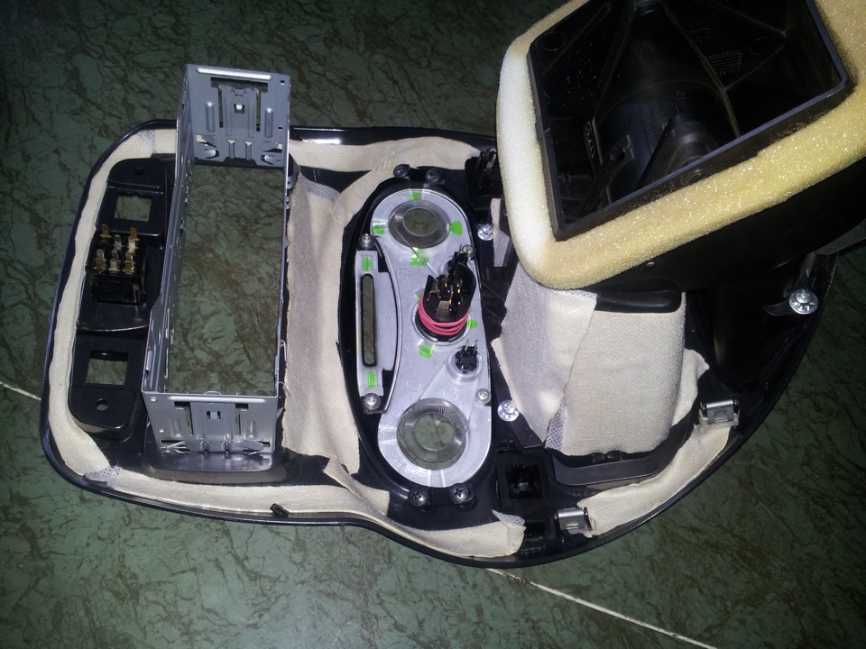 Посторонний шум в панели управлении печкой — Lada Калина хэтчбек, 1,6 л ...