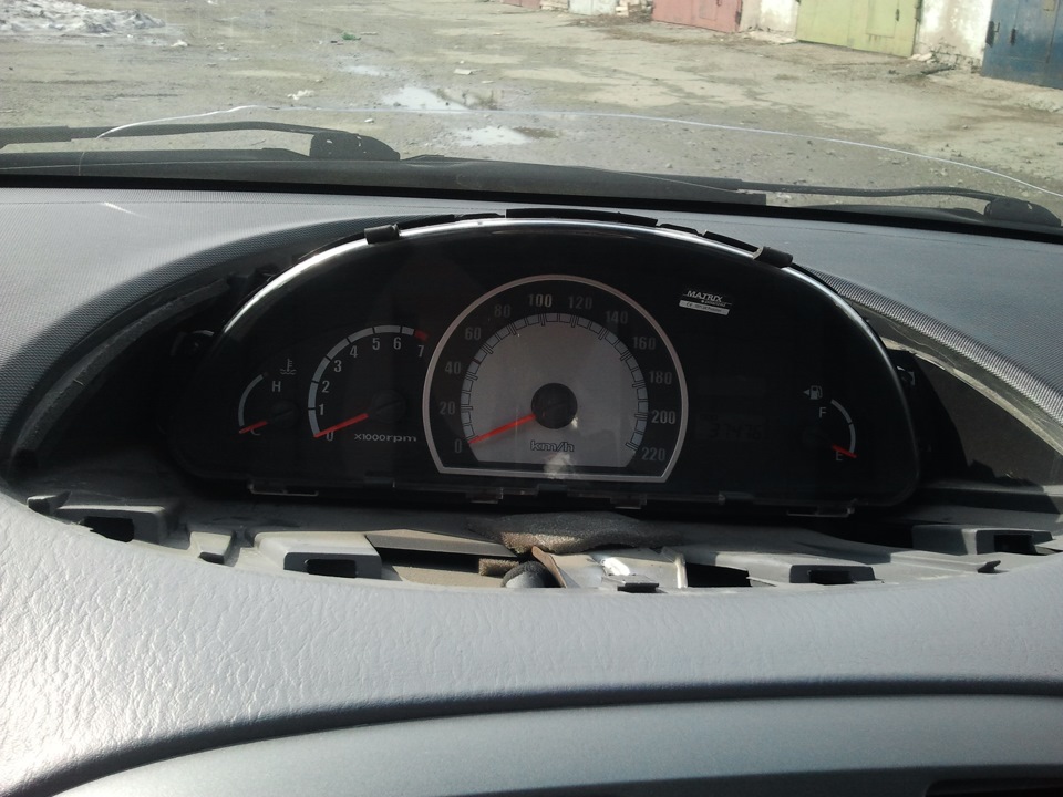 Меняем стандартные лампы на светодиоды и разбираем панель приборов ...