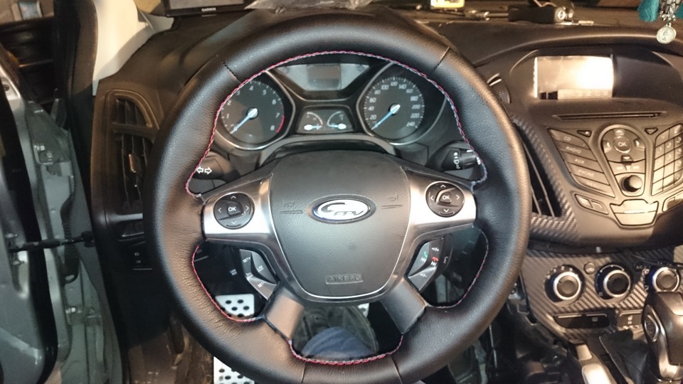 Фокус 3 подогрев руля. Подогрев руля форд фокус 2. Форд куга 2 подогрев руля. Руль форд фокус 3 дорестайл. Подогрев руля форд фокус 3.
