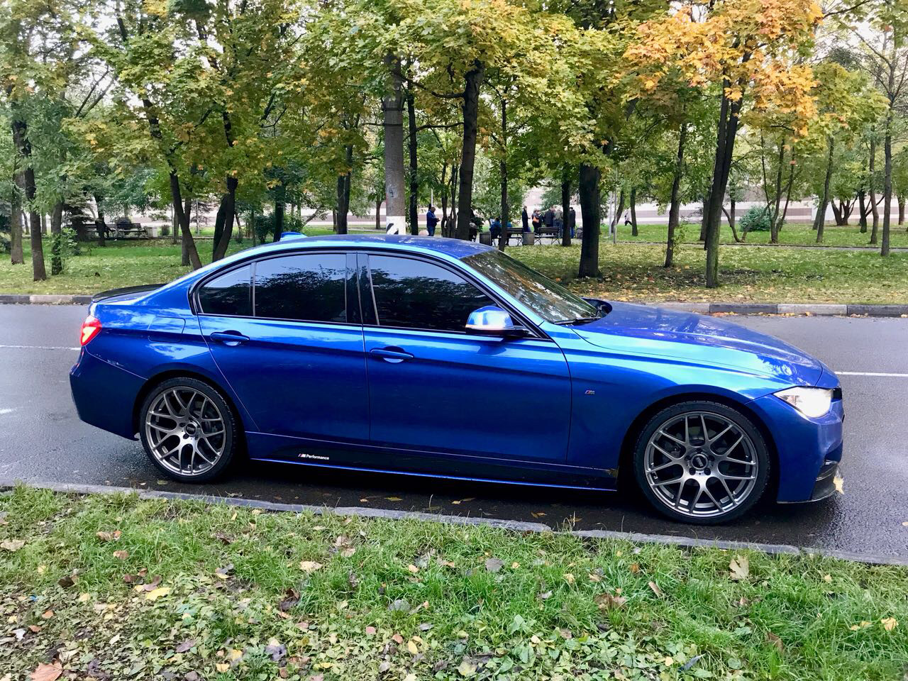 Синий 30. VMR BMW f30. Синяя БМВ м3 f30. BMW f30 VMR 710. VMR 710 r18 f30.