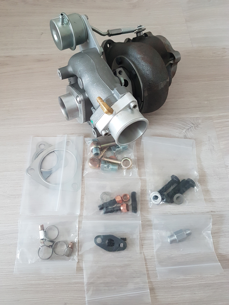 Полный комплект для установки. Как говорится, все включено. — Audi A4 (B6)