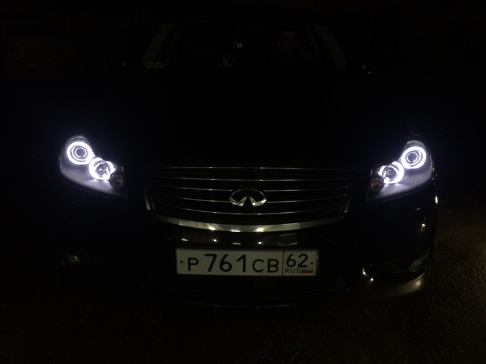 Infiniti M35x. Установка CCFL ангельских глазок и покраска фар внутри в ...