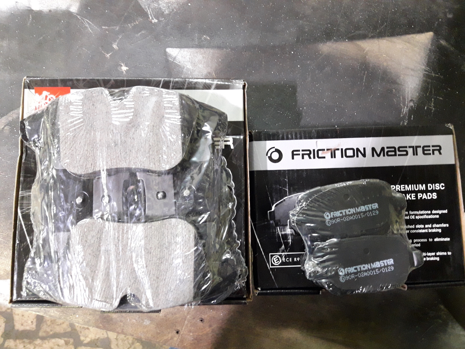 Friction master. Колодки керамические Friction Master mkd984. Friction Master 90r02a01104 колодки. Friction Master a-945монтажные скобы для тормозных колодок a-945. Friction Master mkd1375.