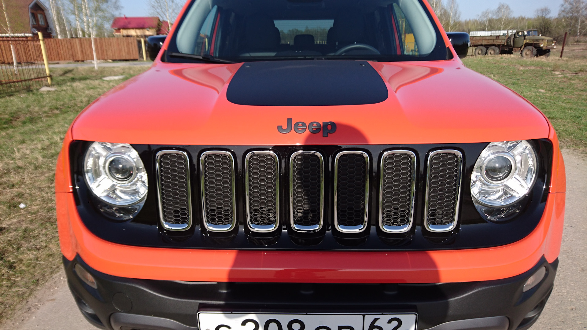 Jeep Trailhawk оранжевый