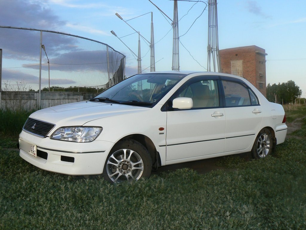 Lancer cedia 2002. Лансер цедия 2002. Митсубиси Лансер 2002. Мицубиси Лансер цедия 2002.