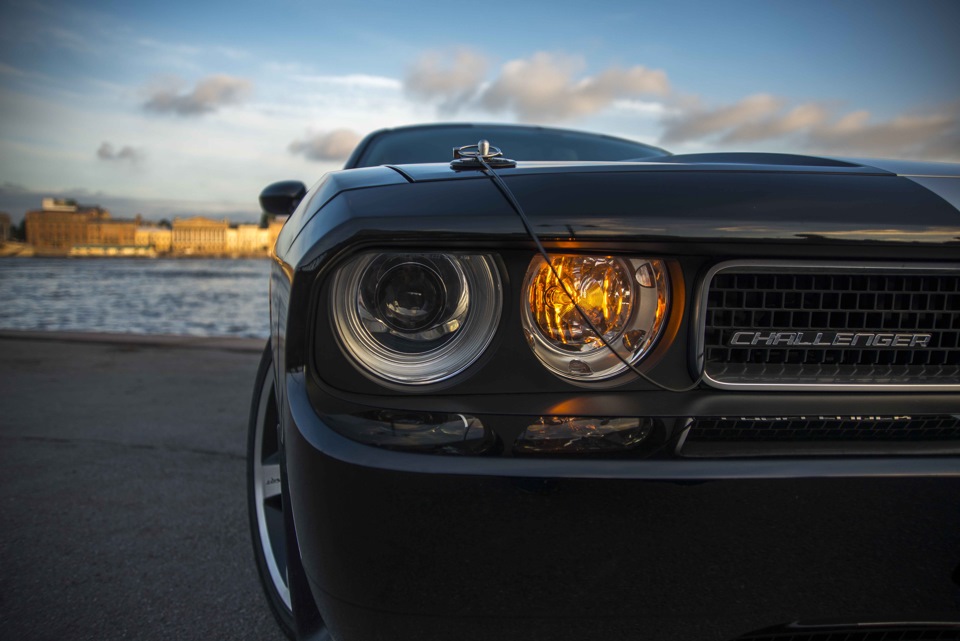 Dodge Challenger Hellcat ангельские глазки