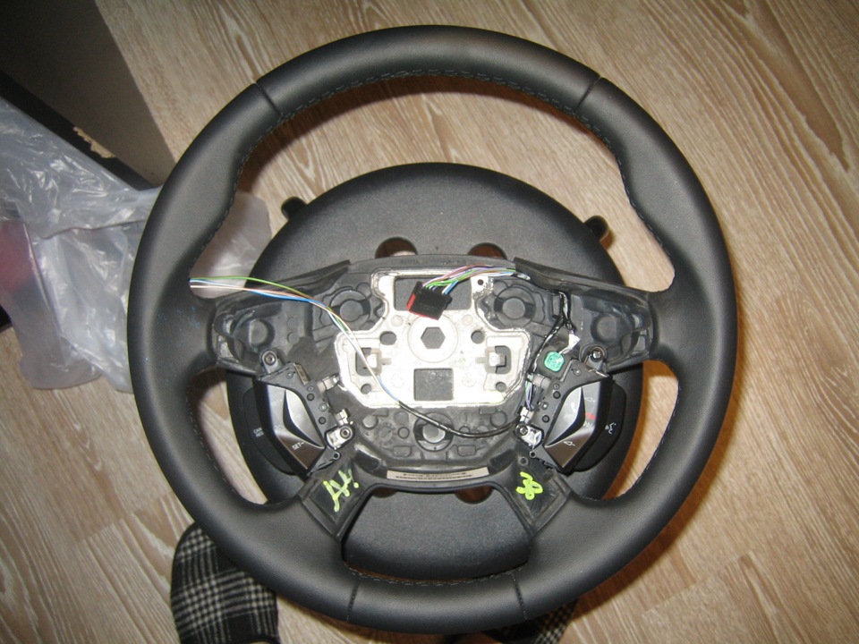режем руль, делаем проводку — Ford Focus Wagon III, 1,6 л, 2011 года ...