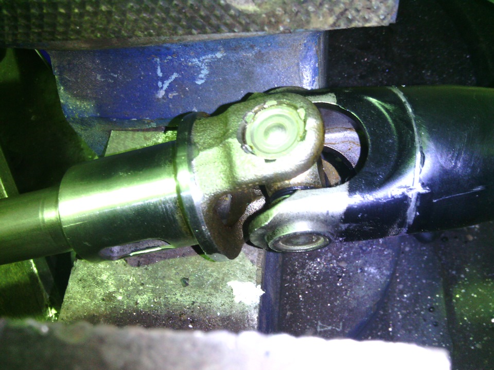 Разбпраем одну сторону карданчика и соединяем его с вазовским подходит один к одному)) — Audi 80 (B3)