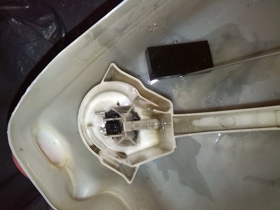 Чистка заборника топлива в баке — Volkswagen Passat Variant (B5), 1,9 л ...