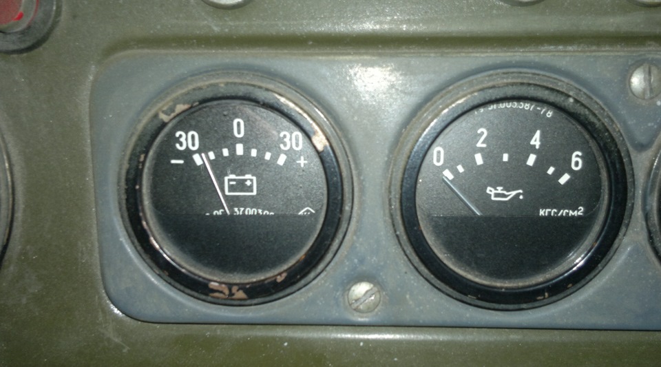 Давления масла урал 4320. УАЗ 469 датчик заряда аккумулятора. Датчик заряда аккумулятора Урал 4320. Амперметр 12в УАЗ 469. Датчик зарядки УАЗ 469.