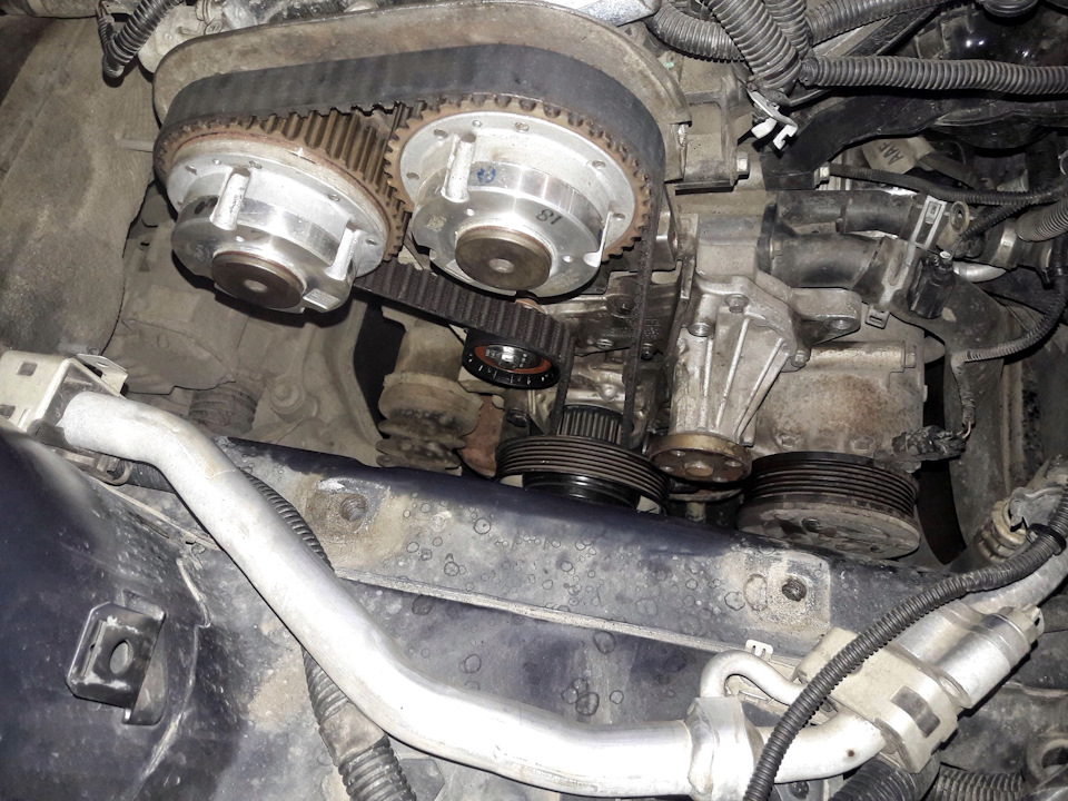 Помпа живая, не течёт и не люфтит, трогать ее не стали. — Ford Focus Hatchback III