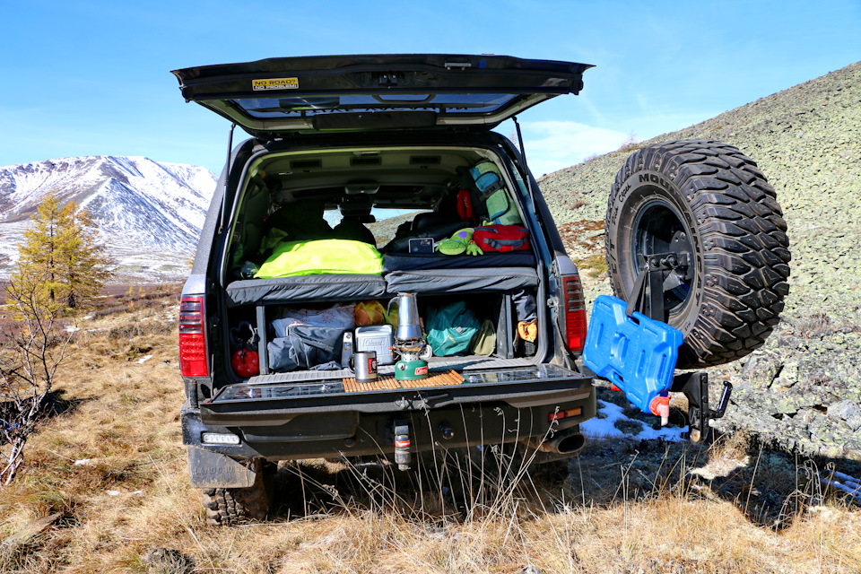 Утро выдалось солнечным. Чтобы усилить позитивный настрой сварил кофе. — Toyota Land Cruiser 80