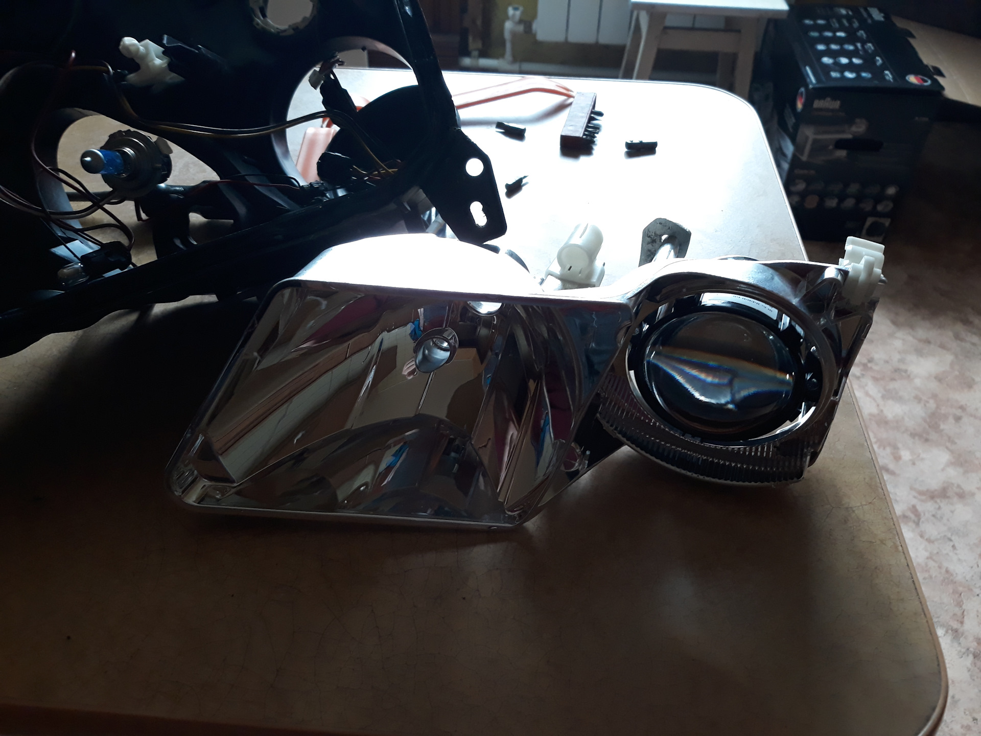 Led птф toyota 3линзы ozon. Bi led в птф touareg. Модуль в фару. Набор для установки линз в рефлекторную фару. Установка led модулей.