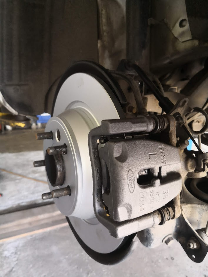 В режиме драйв машина не едет, обороты не поднимаются. Что делать ...