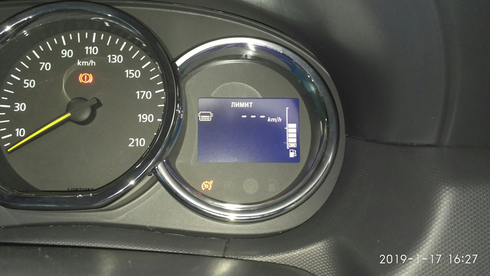 При включении зажишания загорается датчик "вода в топливном фильтре ...