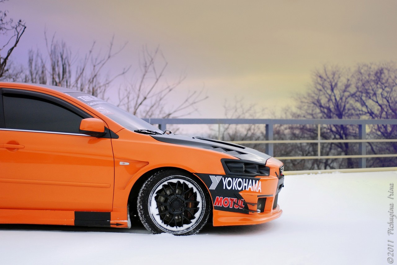 Mitsubishi Lancer Evolution 9 оранжевый