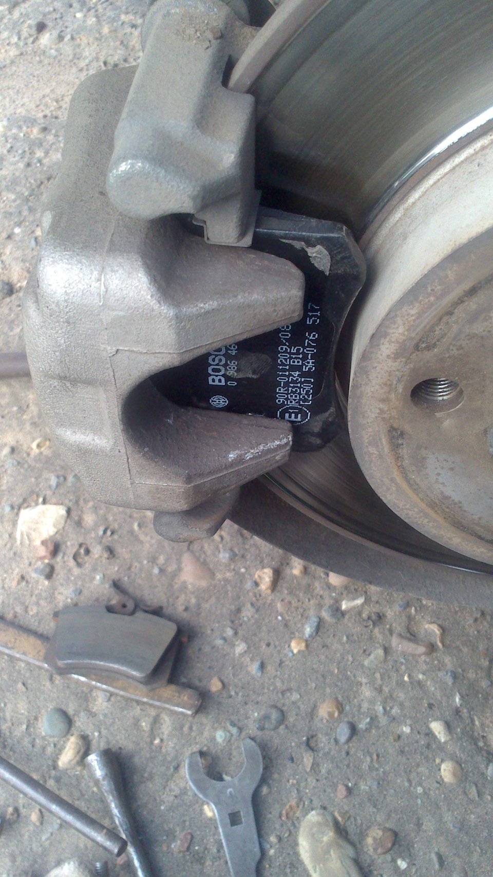 Замена задних колодок — Peugeot 308 (1G), 1,6 л, 2009 года | своими ...