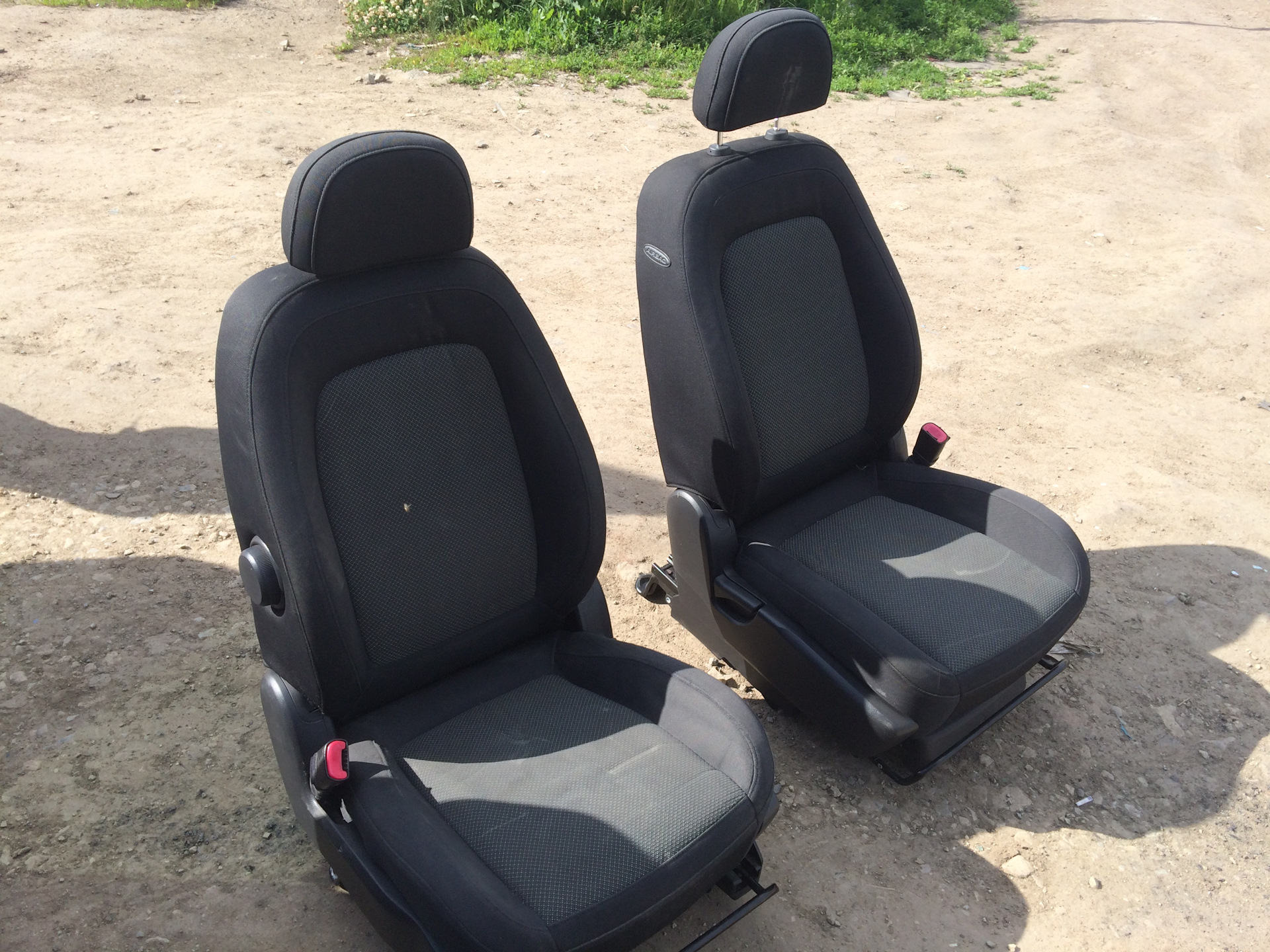 Купить передние сиденья новые. Сиденья передние Opel Antara. Кресло водительское Опель Антара. Переднее сиденье 2121. Передние сиденья Нива 2121.