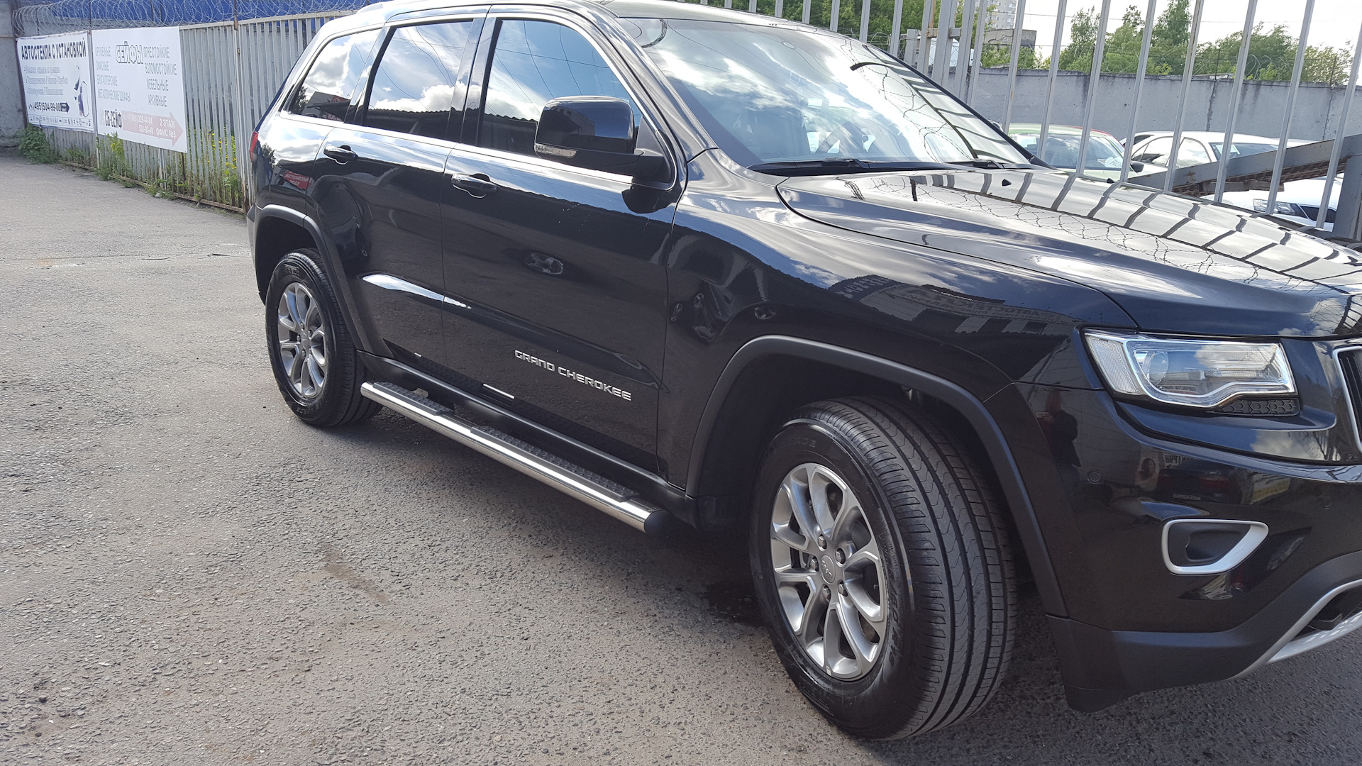 Пороги jeep cherokee. Пороги Jeep Grand Cherokee wk2 OEM. Пороги Jeep Grand Cherokee wk2. Пороги на Гранд Чероки wk2. Пороги на джип Гранд Чероки wk2.