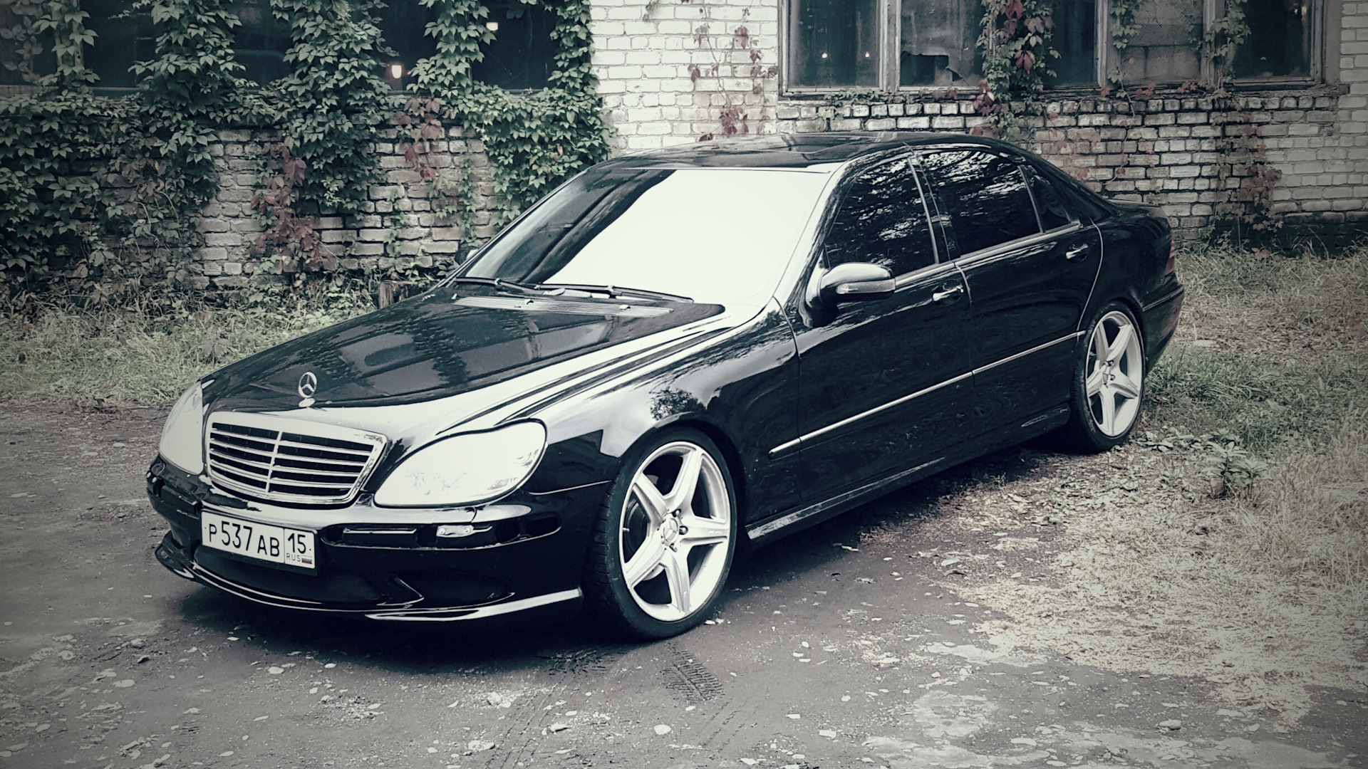 220 черный. Mercedes Benz s500 w220. Мерседес s500 220. Мерседес 220 s500 AMG. Мерседес 220 s класс.