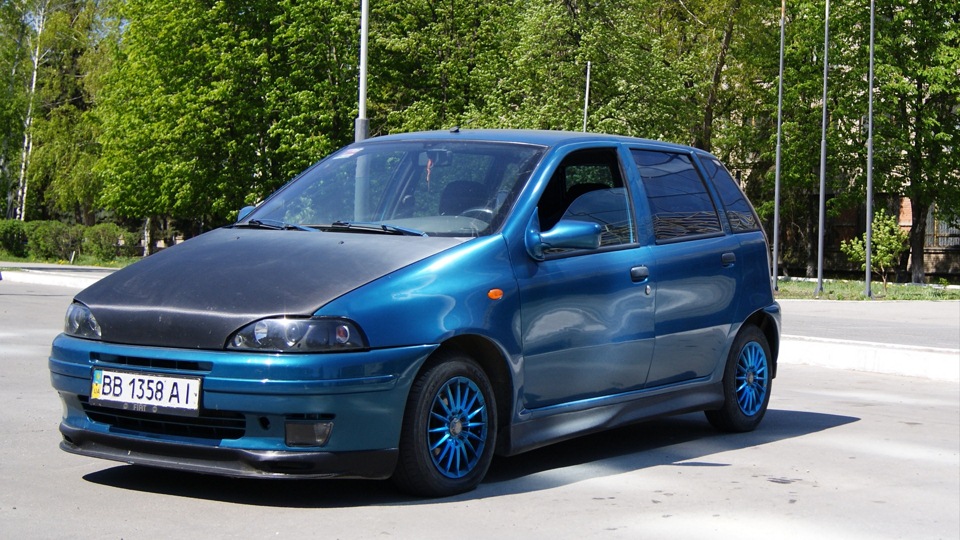 Fiat punto 1 и девушка