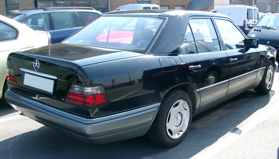 W124 Mercedes Rear