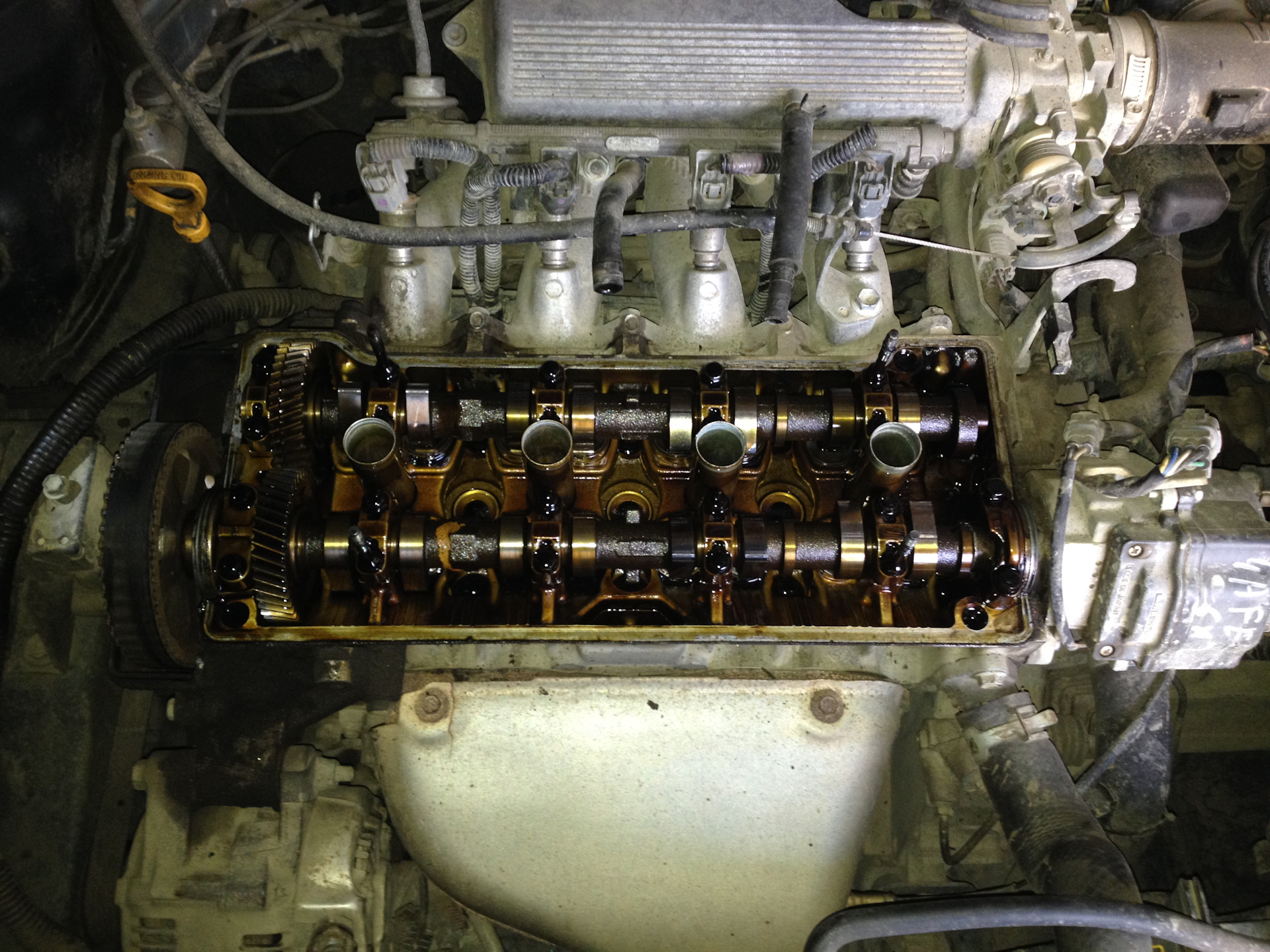 Прокладка крышки гбц ваз 2114. Прокладка крышки гбц ваз 2114. Как снять клапанную крышку на двигатель. Мотор соренто 2,4 со снятой клапанной крышкой. Крышка клапанной головки ваз 2114.