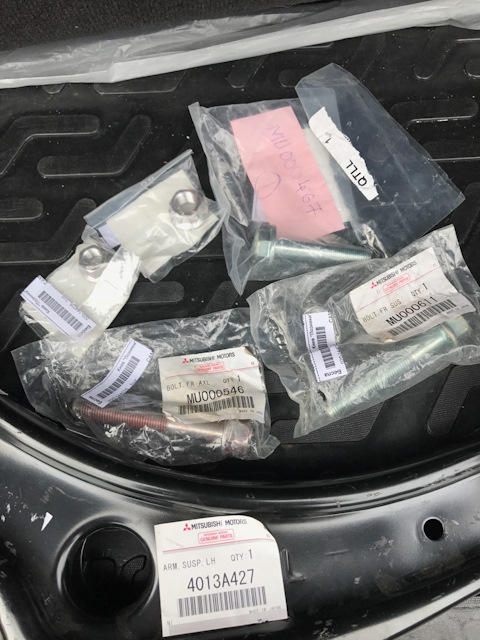 MU000611 Болт переднего рычага Mitsubishi | Запчасти на DRIVE2
