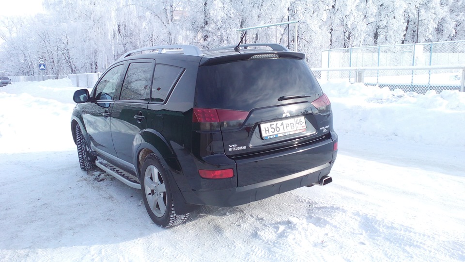 Митсубиси аутлендер хл задний. Mitsubishi Outlander XL 2008 задние фонари. Аутлендер ХЛ 3.0. Outlander XL 3.0 рест.