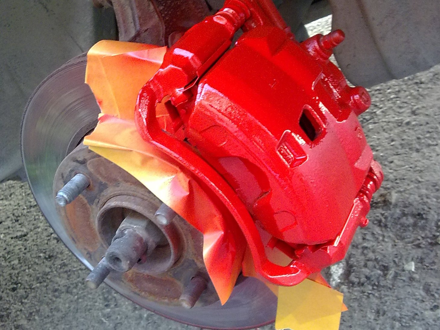 Суппорта и барабаны в красный — Nissan Bluebird Sylphy (G10), 1,8 л ...