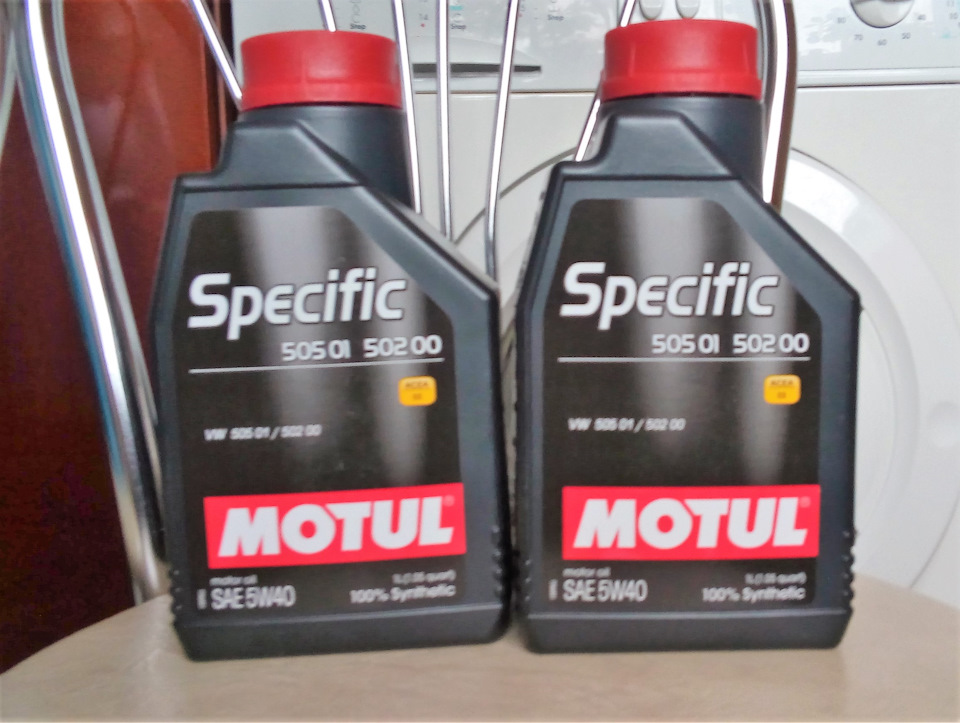 Motul Specific 505 -502 (101573) — Volkswagen Polo Sedan. Запчасти на фото: 101573, S0501