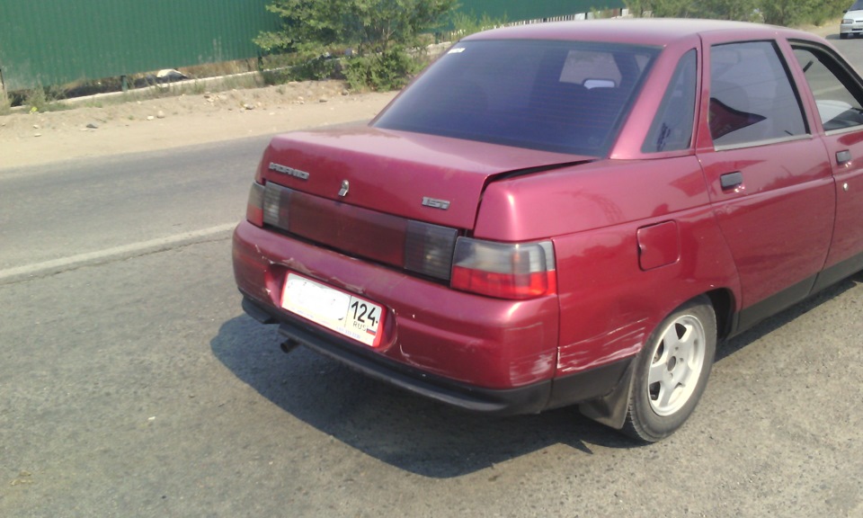 помяли ( — Lada 21102, 1,5 л, 2001 года | ДТП | DRIVE2