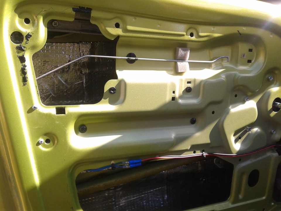 шумка передних дверей — Daewoo Matiz (M100, M150), 0,8 л, 2012 года ...