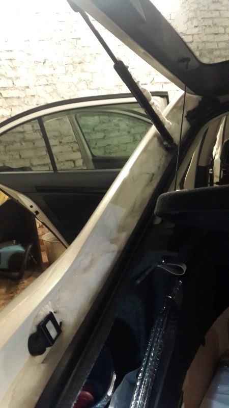 Еще снег, левый борт — Skoda Octavia A5 Mk2