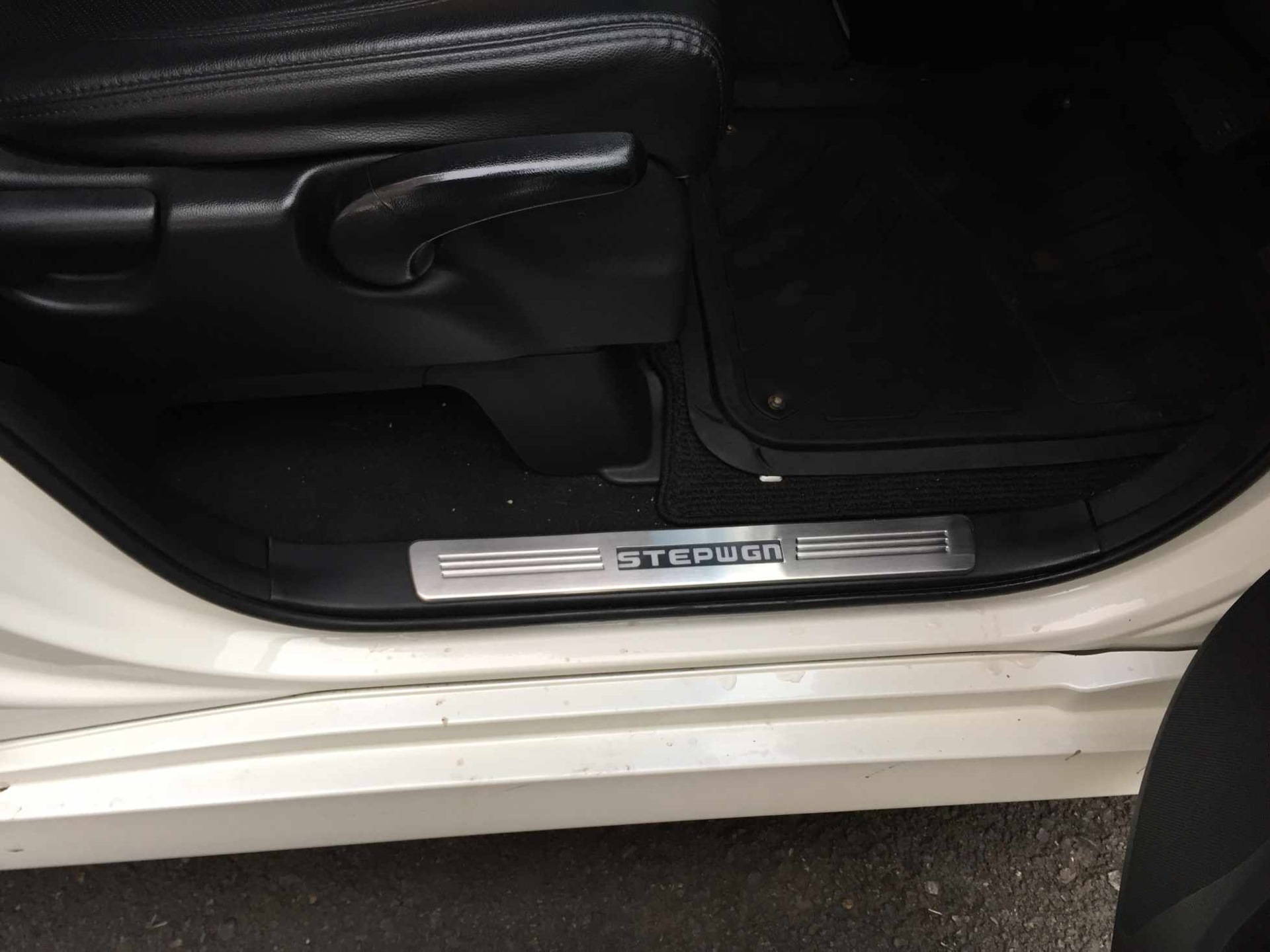 Установка порожков — Honda Stepwgn (4G), 2 л, 2010 года | стайлинг | DRIVE2