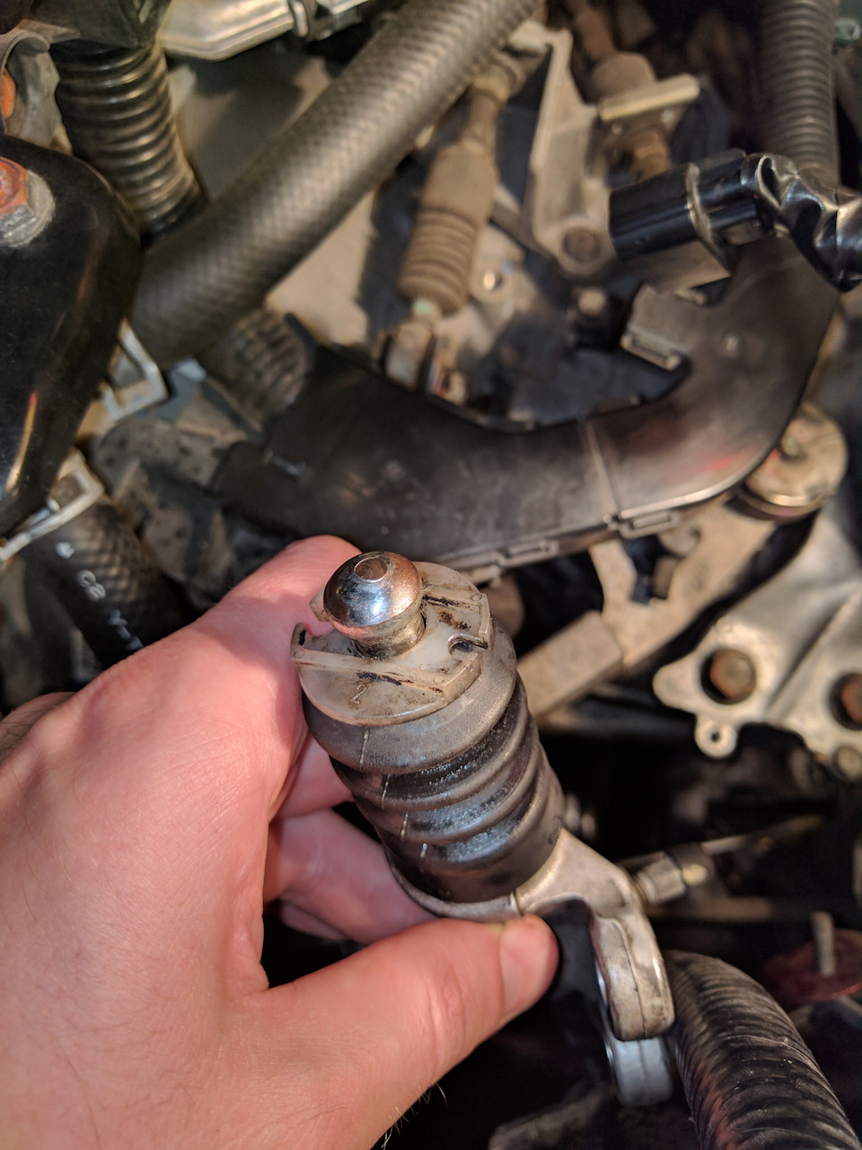 Видна выработка по окружности и острые грани — Honda Civic 4D (8G)