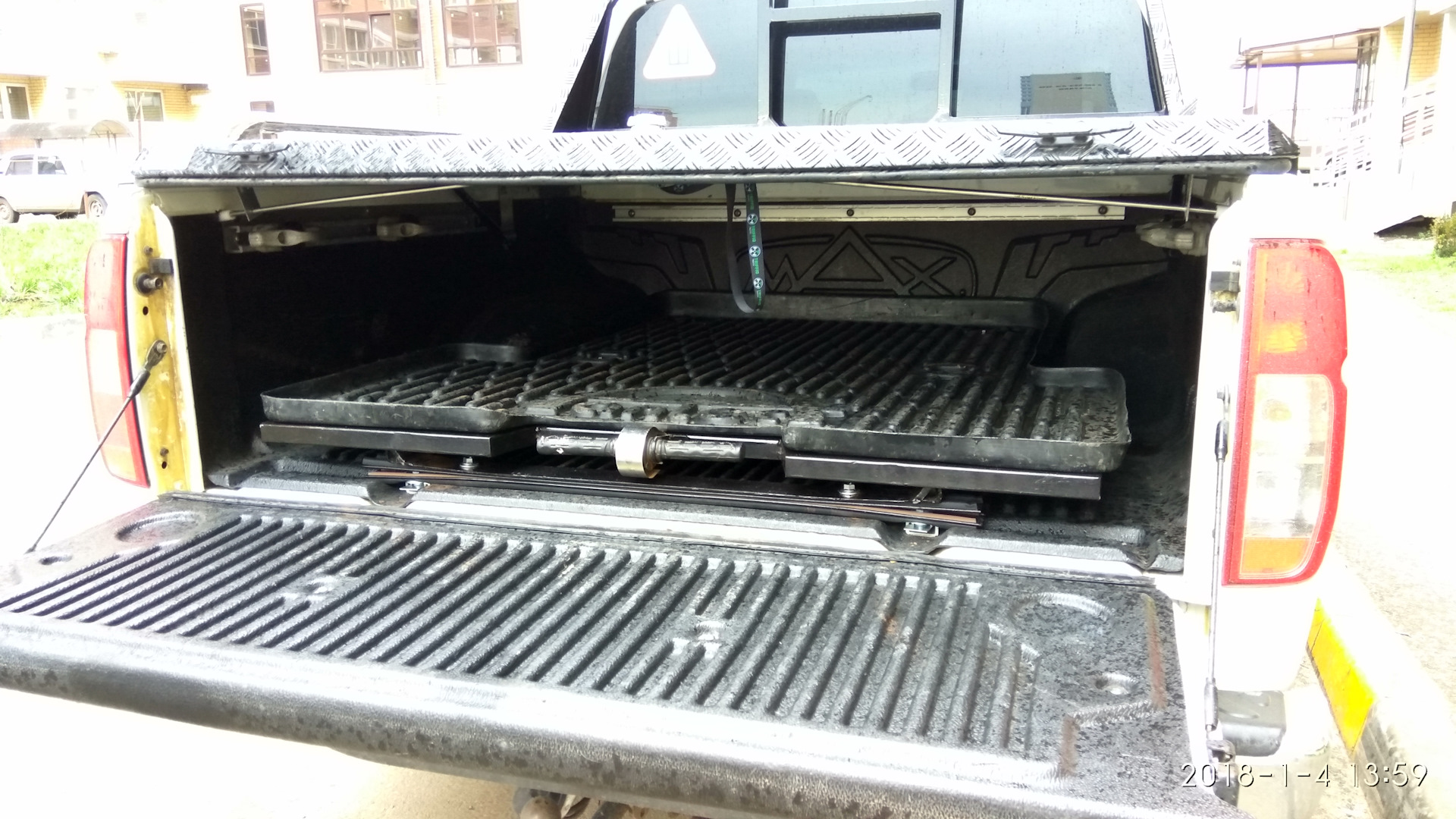 Выкатная платформа в кузов — Nissan Navara (2G), 2,5 л, 2010 года ...