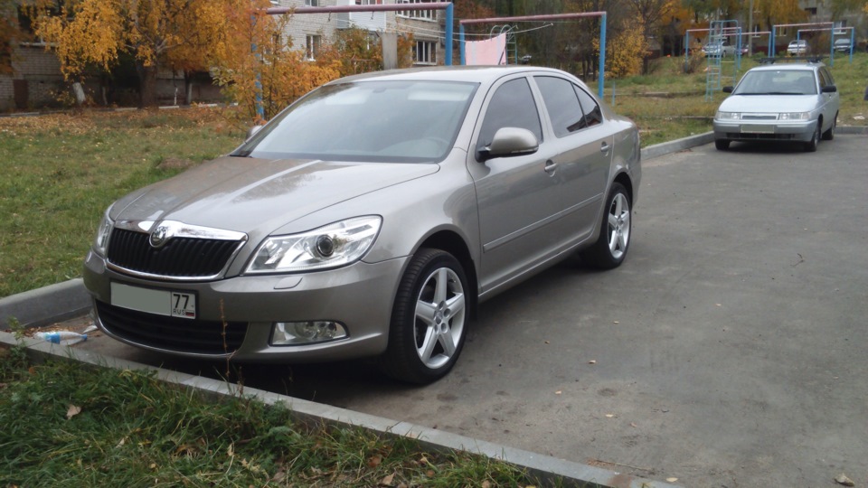Замена форсунки омывателя фар. — Skoda Octavia A5 Mk2, 1,8 л, 2010 года ...