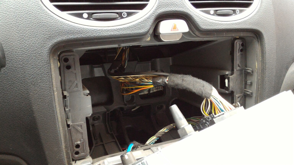 Как снять магнитолу sony Снятие Штатной магнитолы (SONY) - Ford Focus II Sedan, 1,6 л, 2008 года своими р
