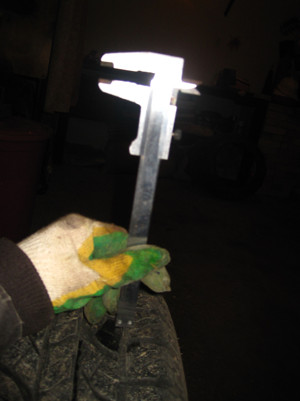 6. После 1 сезона эксплуатации, перед установкой зимней резине произвёл замеры глубины протектора АТ-ки. — Renault Duster (1G)