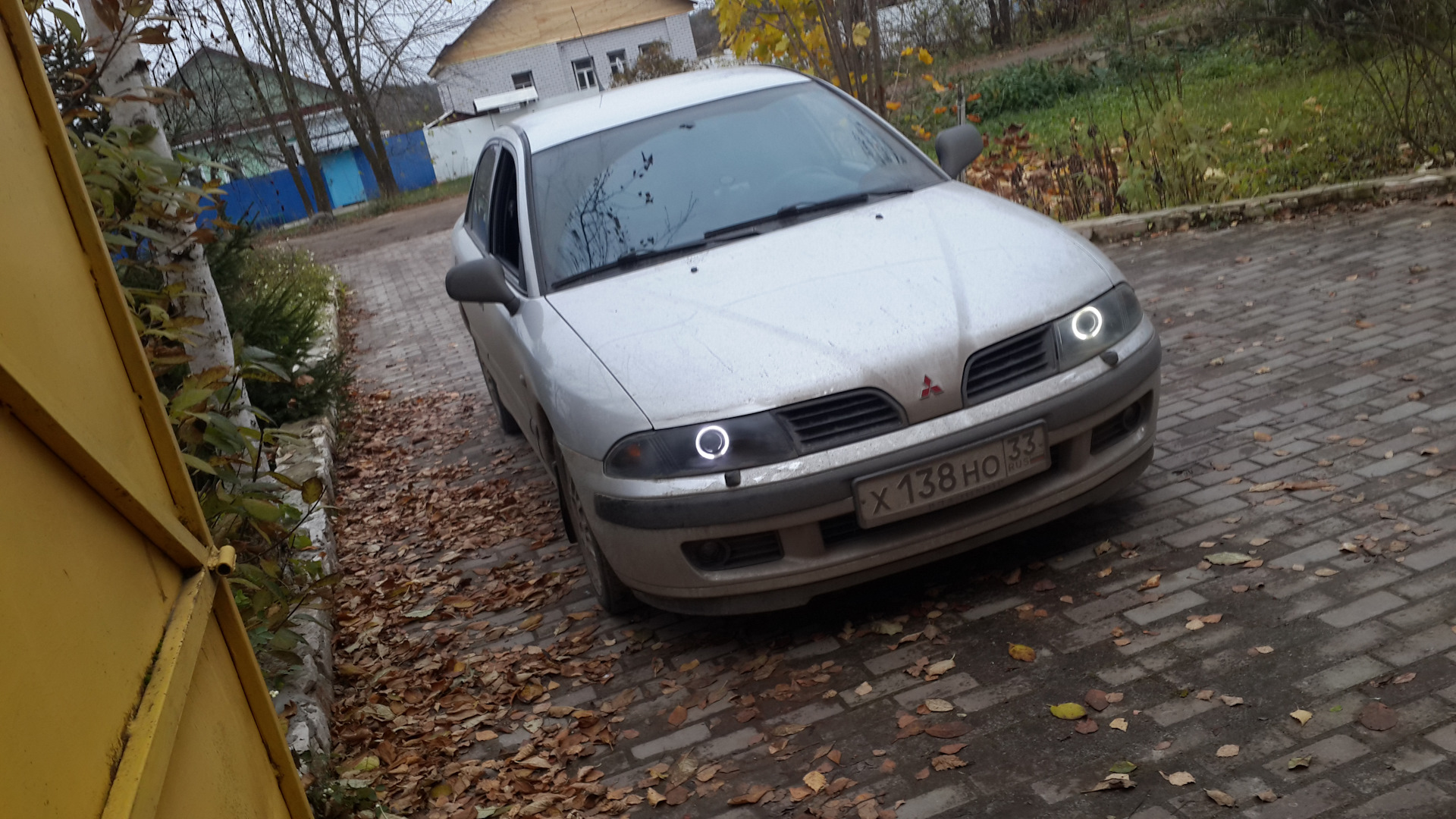 Carisma 1.8 gdi. Мицубиси Каризма 1.8 GDI. ПТФ Mitsubishi Carisma. Противотуманные фары Митсубиси Каризма 1998. Фиат 1998 с омывателем фар.