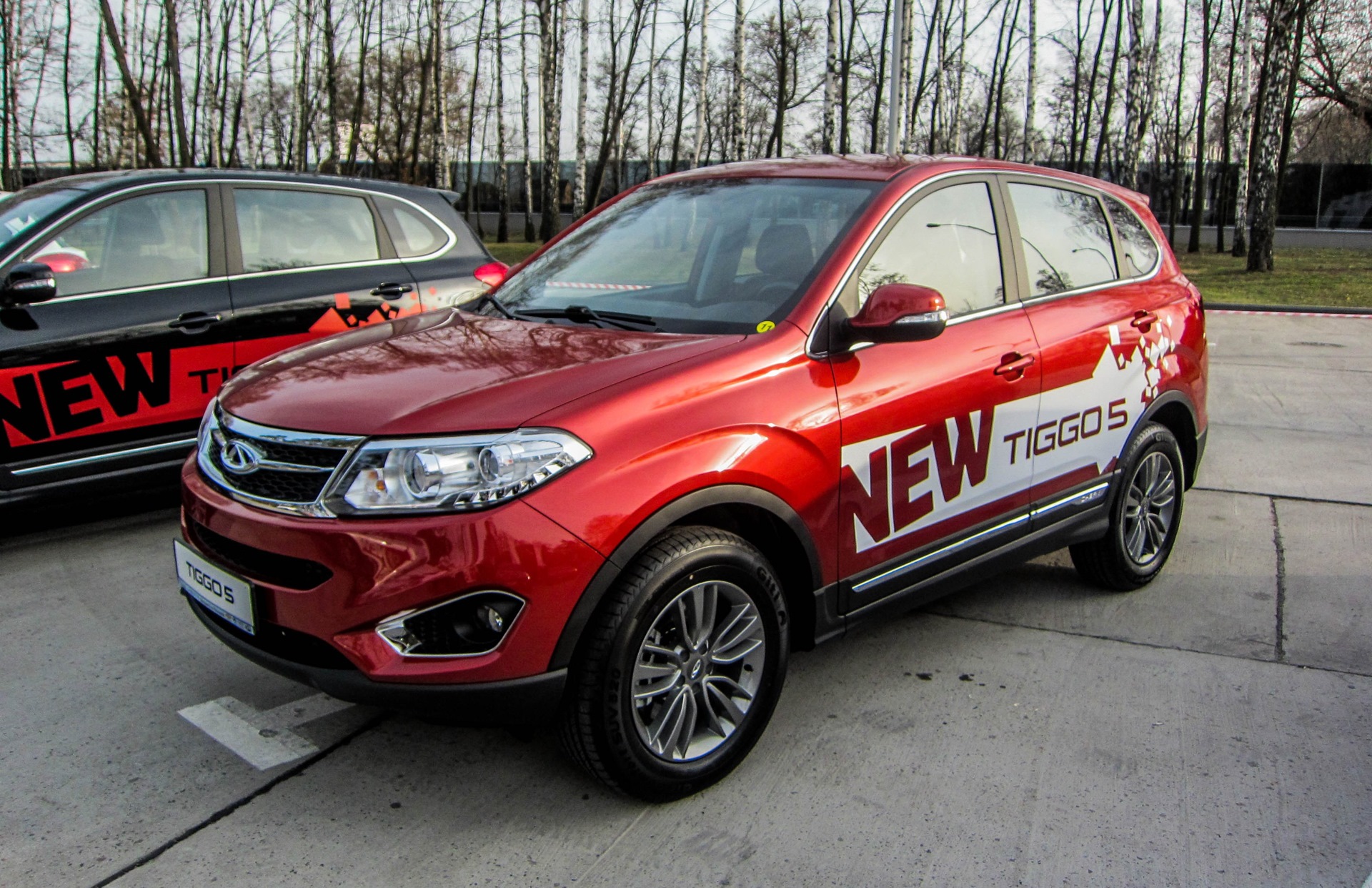 Тест драйв chery tiggo. Chery Tiggo 5 Red. Чери Тигго 5 красная. Тигго Flame Red. Chery Tiggo Arrizo.